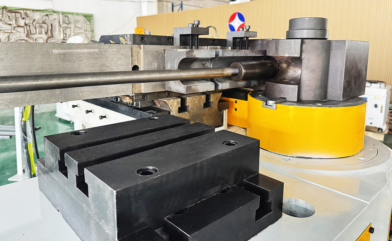 Mesin Bending Tabung Hidraulik Seri NC M dengan Kontrol Mandrel