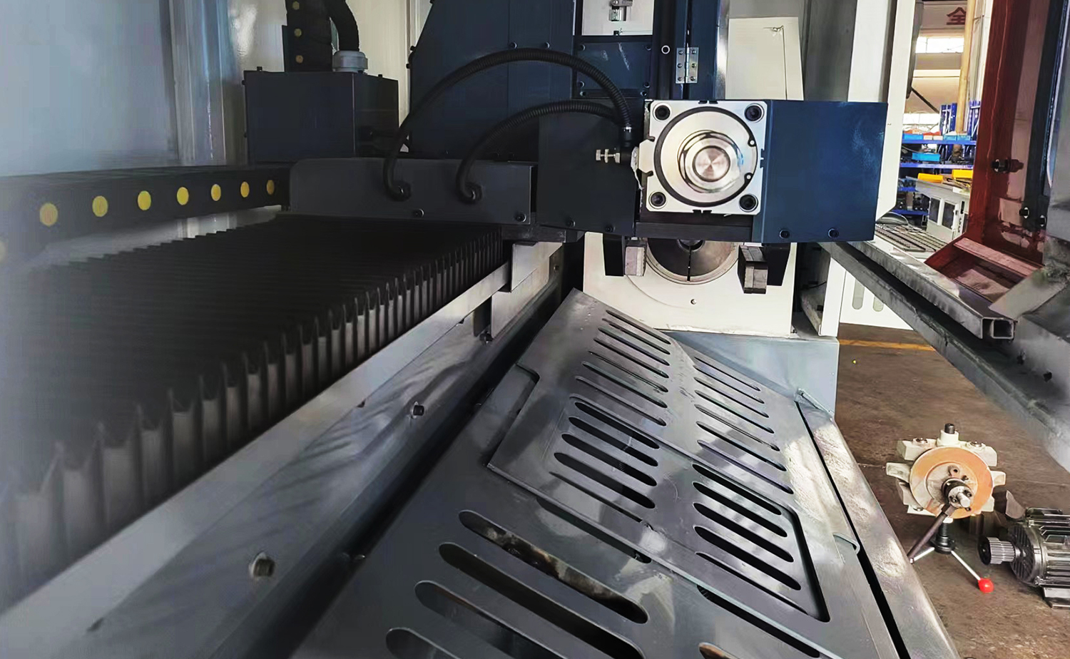 Mesin Pemotong Tabung Laser 3D MCJG120 Mesin Pemotong Tabung Laser 3D MCJG120