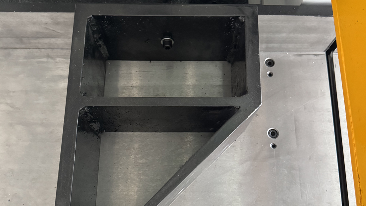 Mesin Pemotong Aluminium Semi-Otomatis Horisontal ESH