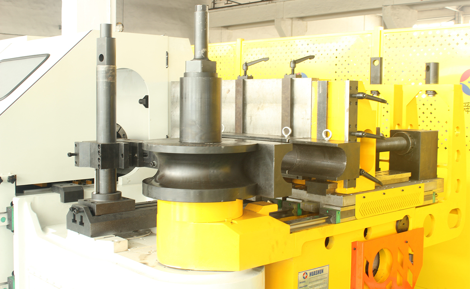Mesin Bending Tabung Multi-Radius Otomatis Seri M CNC